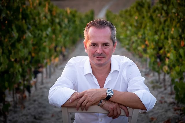 Gianni Moscardini, agronoom en wijnmaker, in zijn wijngaard in Toscane.